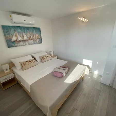 In Okrug Gornji With Balcony, Air Conditioning, Wifi, Dishwasher 5048-1 * Trogir