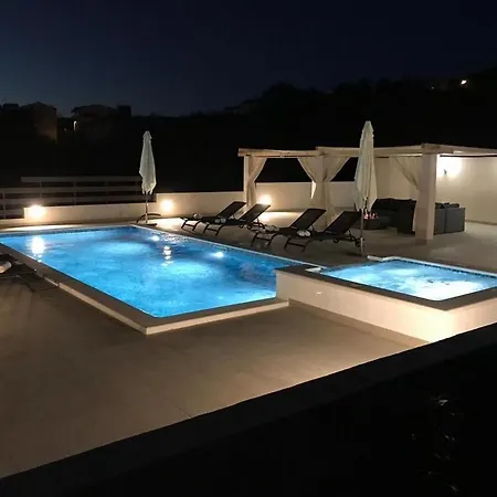 Apartment In Okrug Gornji With Balcony, Air Conditioning, Wifi, Dishwasher 5048-1