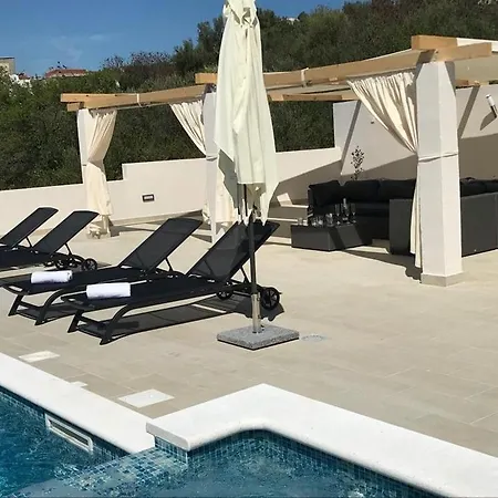 In Okrug Gornji With Balcony, Air Conditioning, Wifi, Dishwasher 5048-1 Apartment