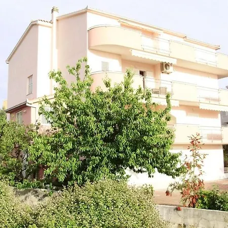 Apartment In Okrug Gornji With Balcony, Air Conditioning, Wifi, Dishwasher 5048-1 *